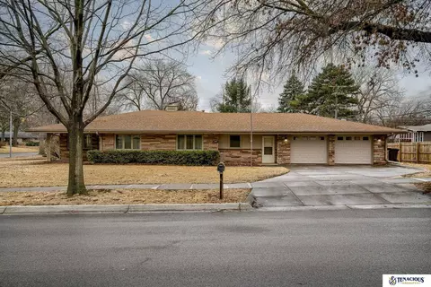 1445 S 58th St, Lincoln, NE 68506