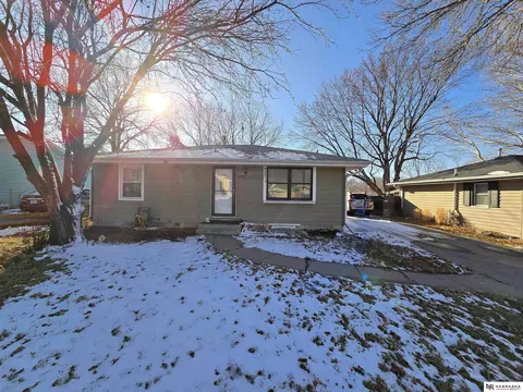 2937 S 57th St, Lincoln, NE 68506