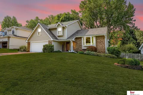 1007 E Cary St, Papillion, NE 68046