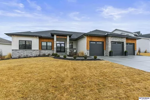 18239 Cheyenne Rd, Omaha, NE 68136