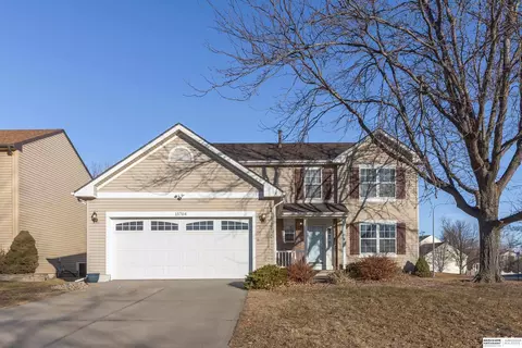 15704 T St, Omaha, NE 68135