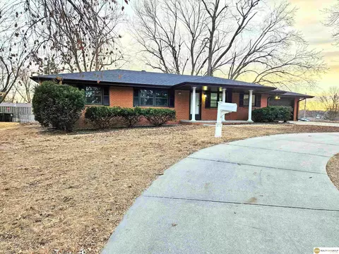 9319 Blondo St, Omaha, NE 68134