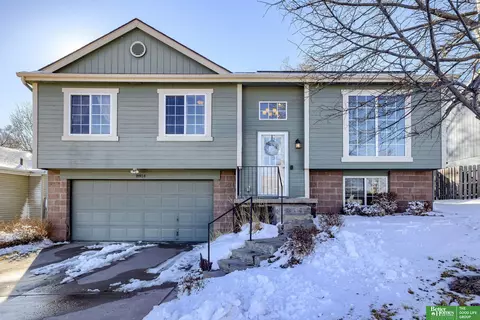 8914 N 81 St, Omaha, NE 68122