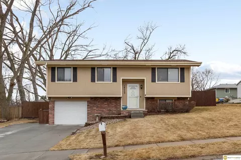 14009 Lisa St, Omaha, NE 68138