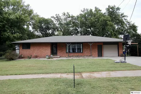 802 Maple St, Friend, NE 68359