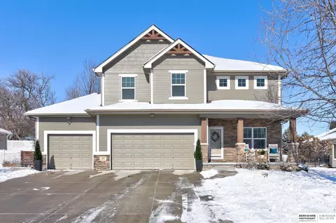 904 Woodland Ave, Papillion, NE 68046