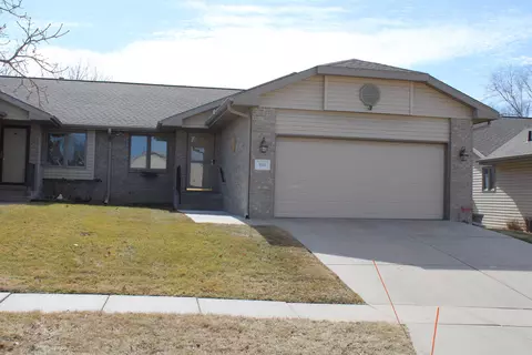 8111 Arrow Ridge Rd, Lincoln, NE 68506