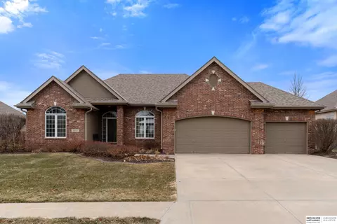 2015 S 193rd St, Omaha, NE 68130