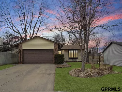 4833 Goldenrod Ln, Lincoln, NE 68512