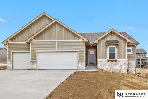 21401 J St, Elkhorn, NE 68022