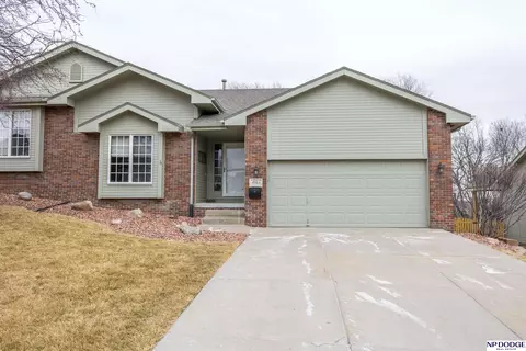 4914 Lakeside Dr, Bellevue, NE 68133