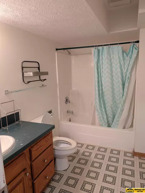 Bath - 1513 Crestview Ave, Beatrice, NE 68310 photo 7 of 7