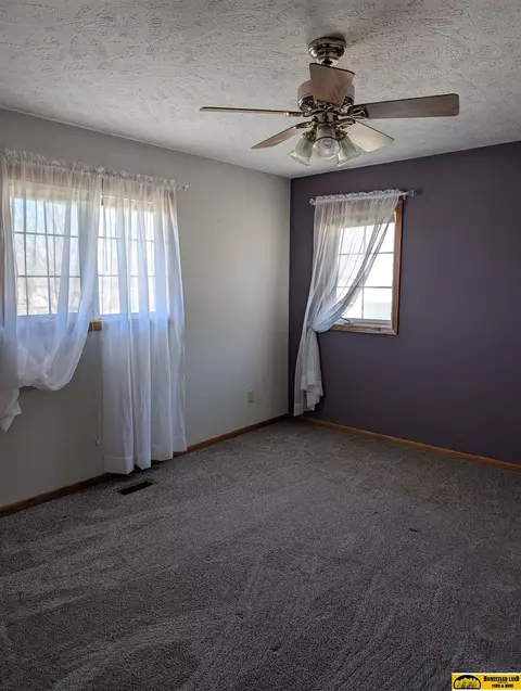 Bedroom - 1513 Crestview Ave, Beatrice, NE 68310 photo 3 of 7