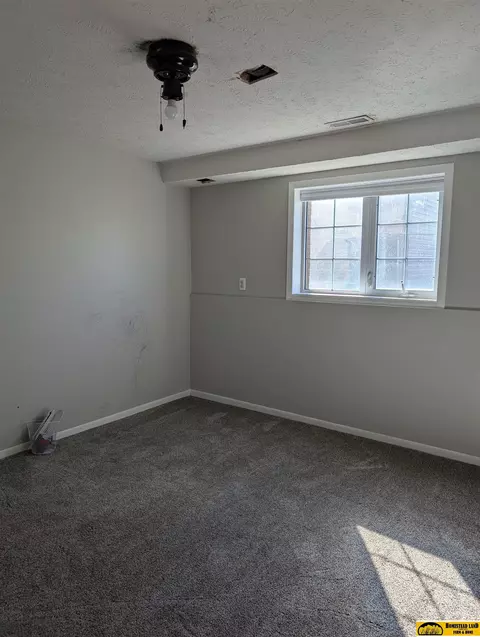 Bedroom - 1513 Crestview Ave, Beatrice, NE 68310 photo 6 of 7