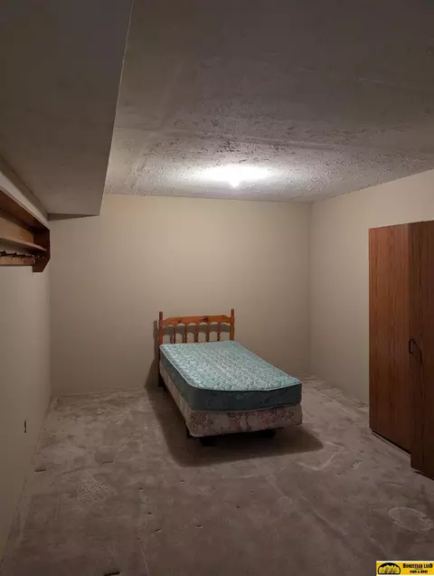 Bedroom - 1513 Crestview Ave, Beatrice, NE 68310 photo 7 of 7