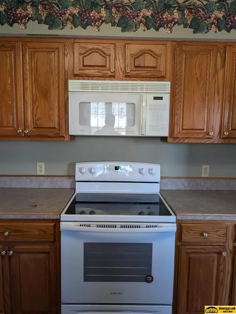 Kitchen - 1513 Crestview Ave, Beatrice, NE 68310 photo 2 of 3