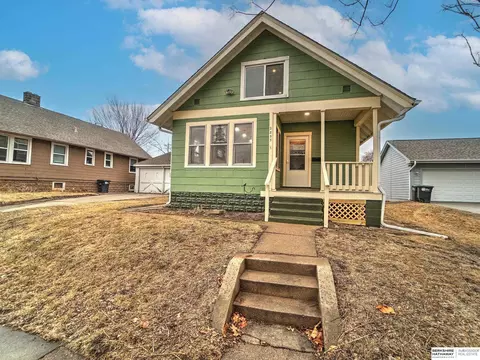 2855 Crown Point Ave, Omaha, NE 68111