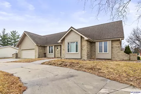 12525 Sky Park Cir, Omaha, NE 68137