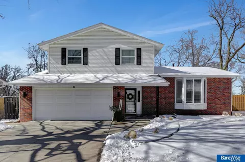 1111 Cobblestone Dr, Lincoln, NE 68510