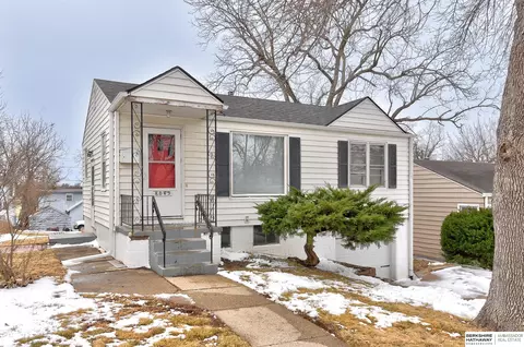 8045 Maywood St, Ralston, NE 68127
