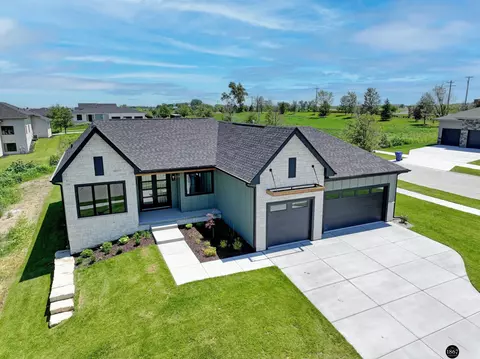 3923 S 213th St, Elkhorn, NE 68022