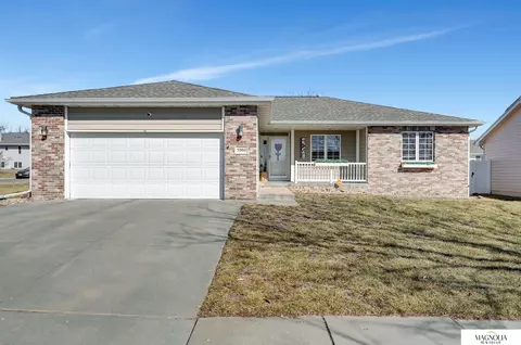 5380 Mission Ln, Lincoln, NE 68521