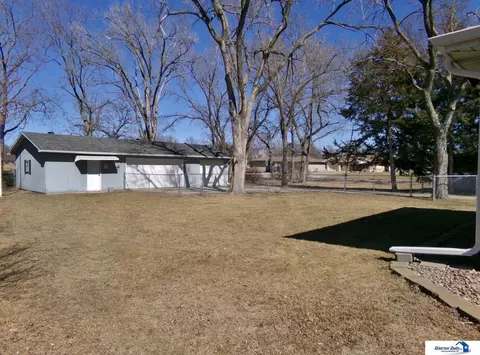 1518 Monroe St, Beatrice, NE 68310 photo 3