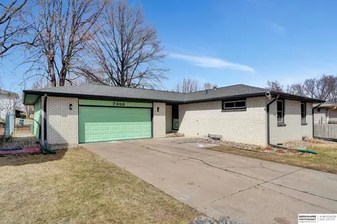 7350 Yosemite Dr, Lincoln, NE 68507