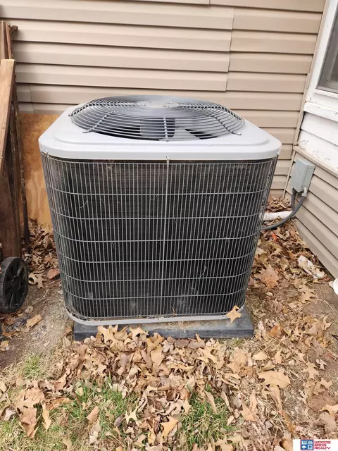 Exterior - 1307 High St, Beatrice, NE 68310 photo 4 of 5