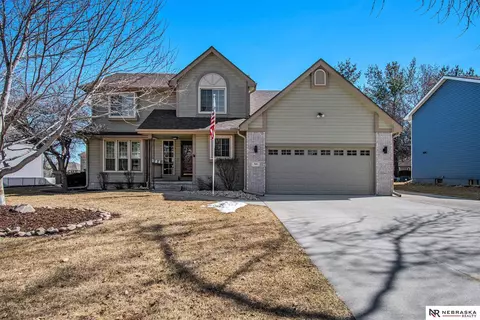 309 Fall Creek Rd, Papillion, NE 68133