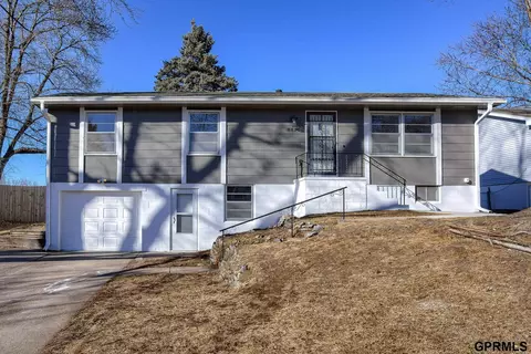 8816 Sprague Cir, Omaha, NE 68134
