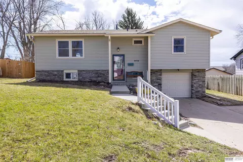8729 Wilbur St, La Vista, NE 68128