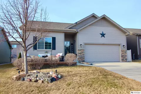 16413 Virginia St, Omaha, NE 68136