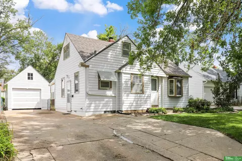 2529 Hancock St, Bellevue, NE 68005