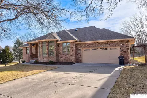 4803 S 165th St, Omaha, NE 68135