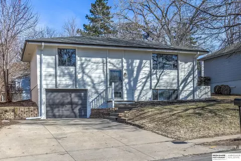 15156 Z St, Omaha, NE 68137