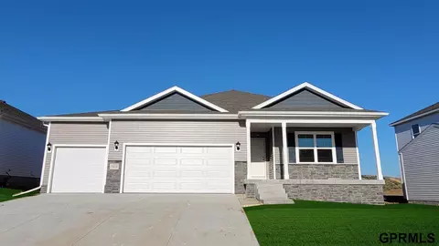 18412 Cary St, Omaha, NE 68136