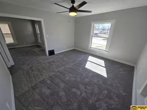 912 Scott St, Beatrice, NE 68310 photo 3