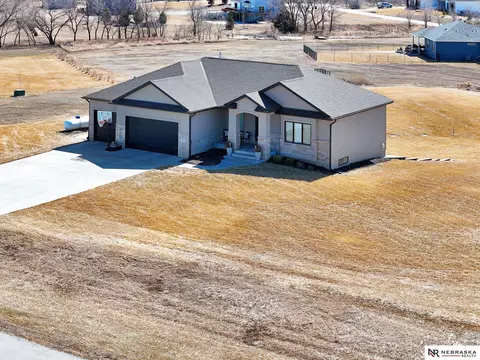 2845 Jacs Ln, Lincoln, NE 68523