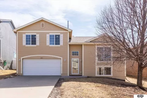 18823 P St, Omaha, NE 68135