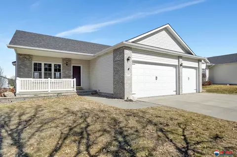 2020 Chloe Ln, Lincoln, NE 68512
