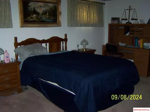 Bedroom - 1910 Arbor Ave, Beatrice, NE 68310 photo 3 of 5