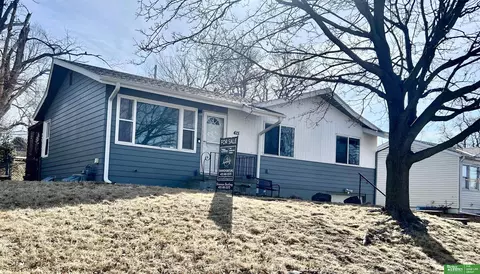 415 Chippewa Dr, Gretna, NE 68028