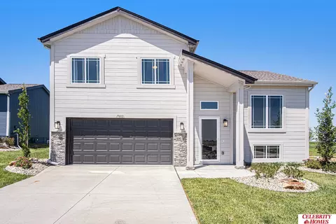 10511 Flint Dr, Papillion, NE 68046