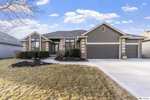 18619 Emiline St, Omaha, NE 68136