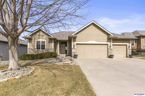 18912 Leavenworth St, Omaha, NE 68022