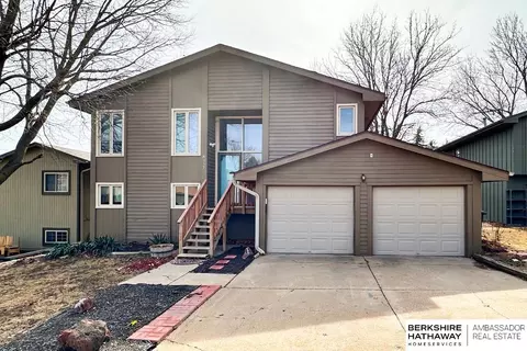 8117 Girard Plz, Omaha, NE 68122