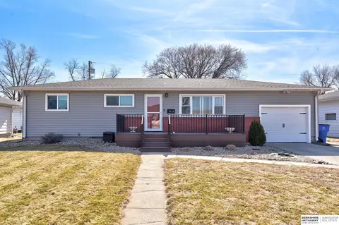 1513 Fairacres Dr, Fremont, NE 68025