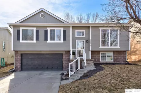 18673 W St, Omaha, NE 68135