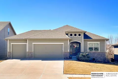 10427 Elm Hurst Dr, La Vista, NE 68128